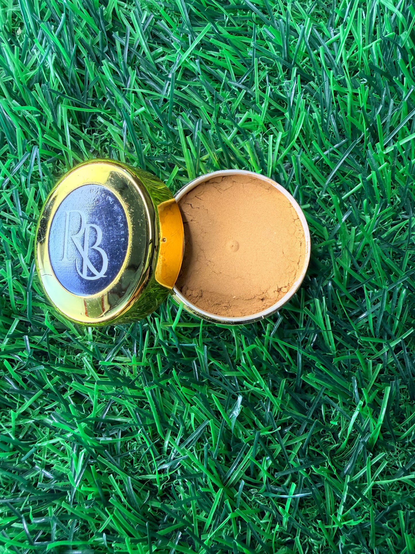 RB Magic Makeup  One Base, Flawless Finish
